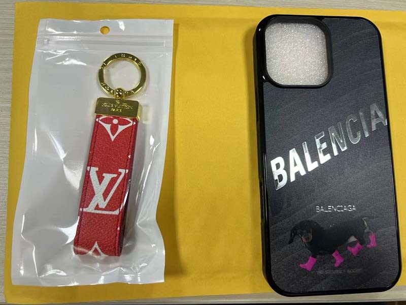 iPhone16Pro  Max ケース バレンシアガ 流行り 高校生 おすすめ
